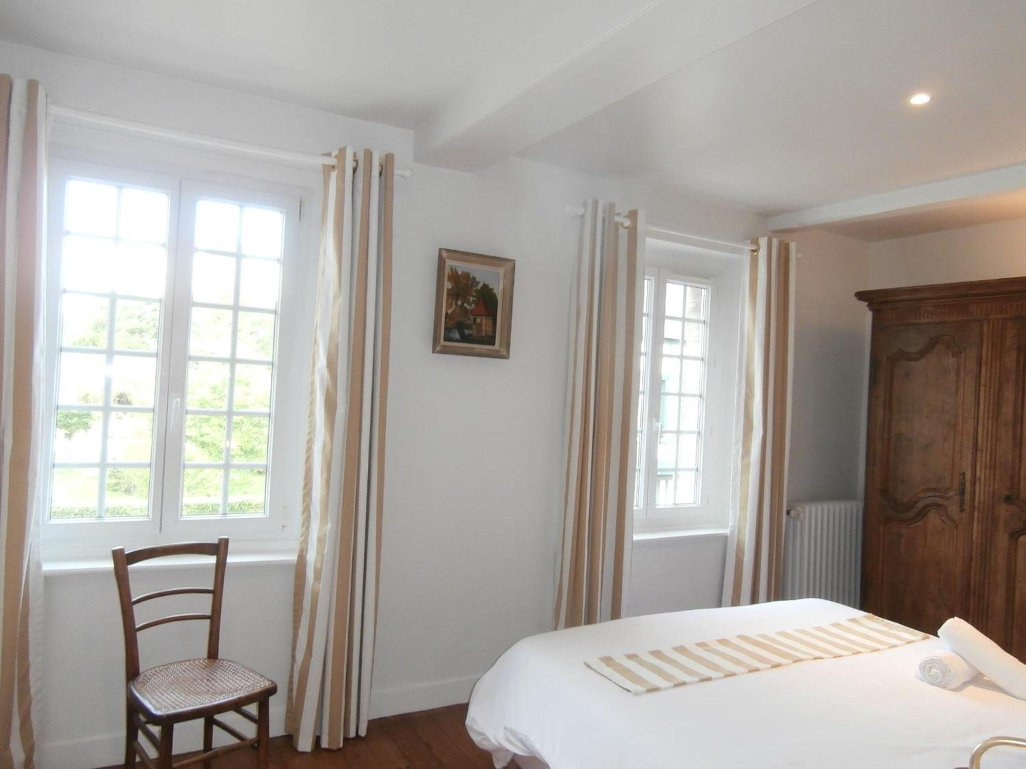 Au Claire De Lune Le Bourg-Dun Exterior photo